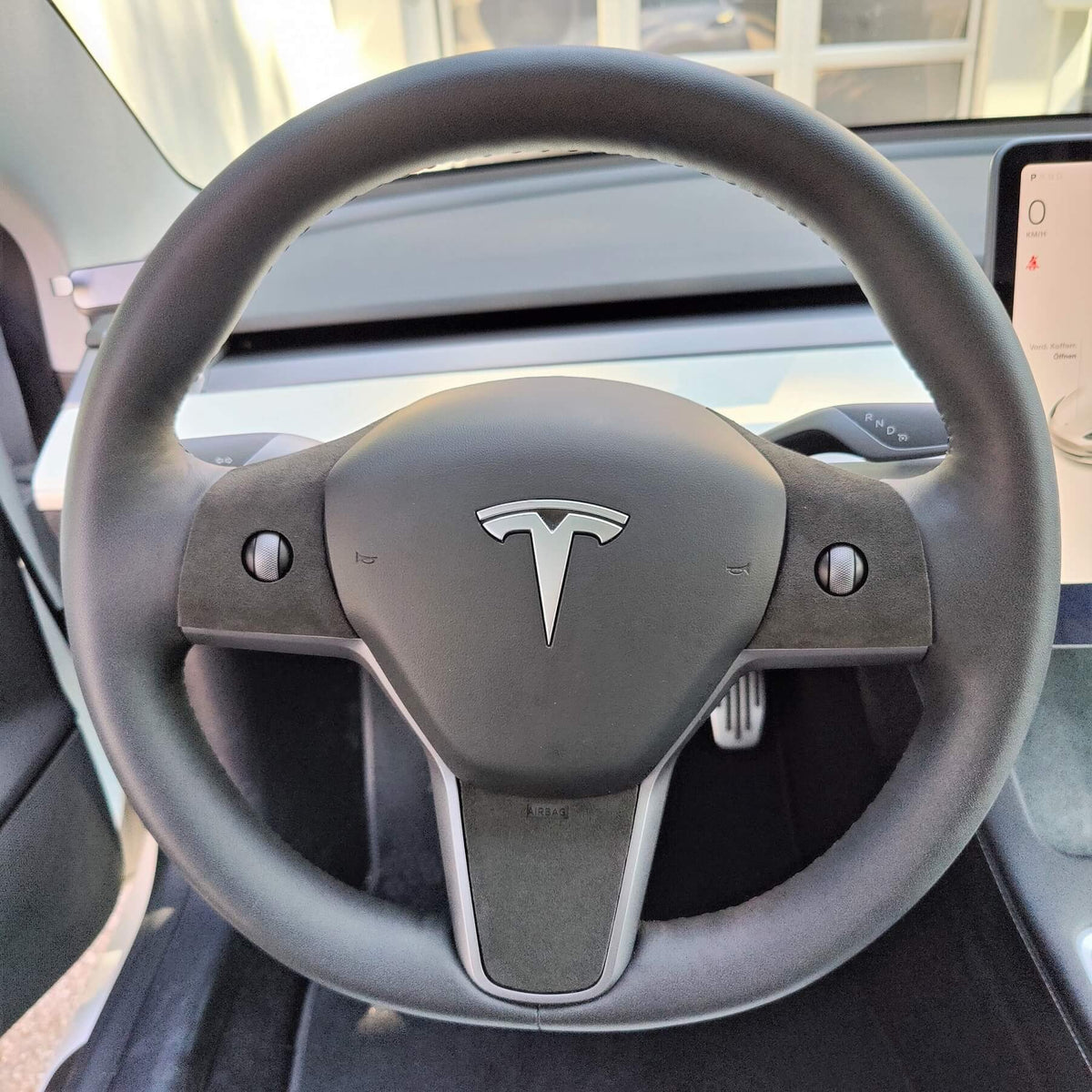 Alcantara Lenkrad Wrap – Tesla Ausstatter